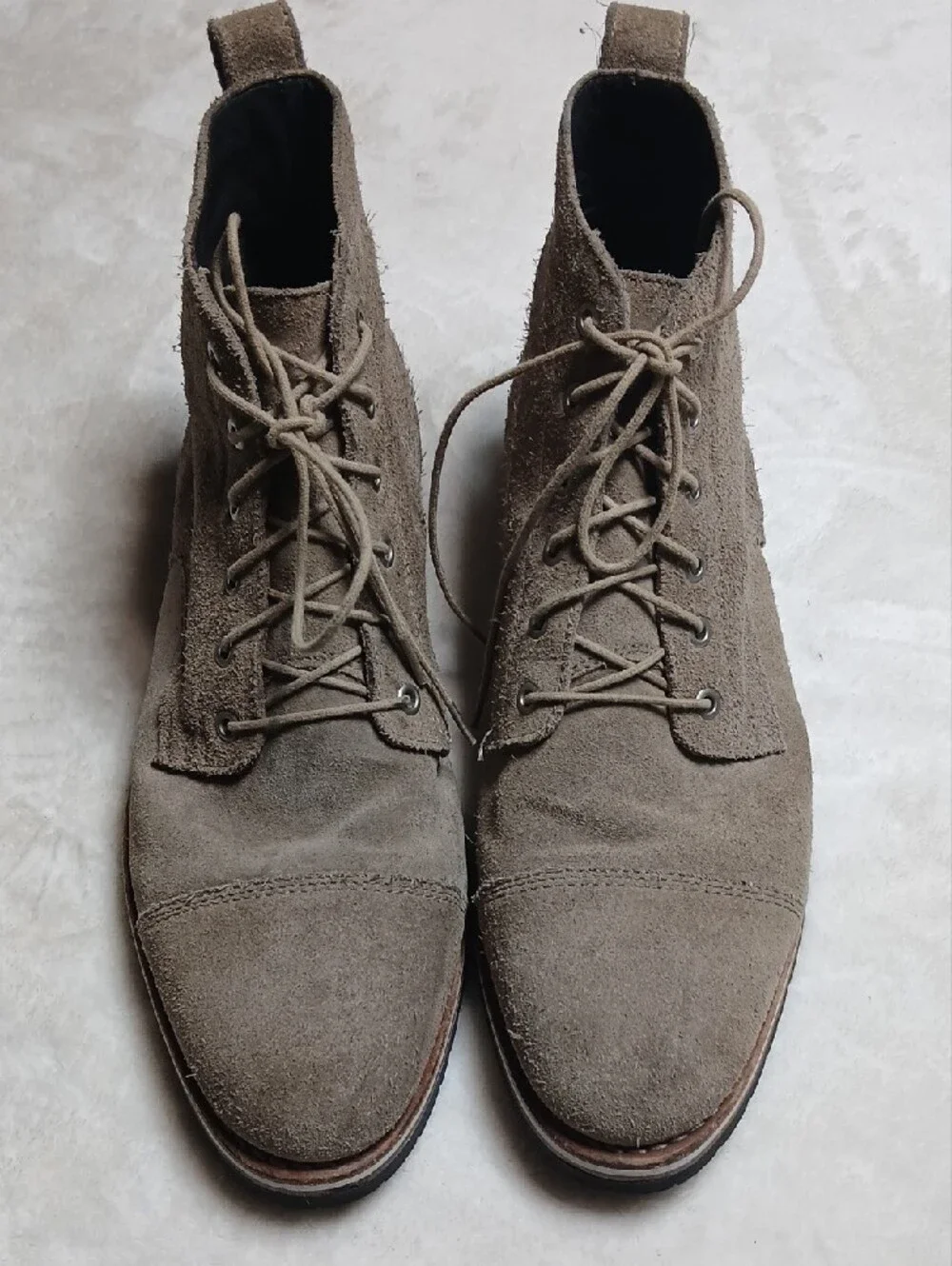 Helm Hollis Men's Suede Cap Toe Chukka Boots in Taupe Size 11